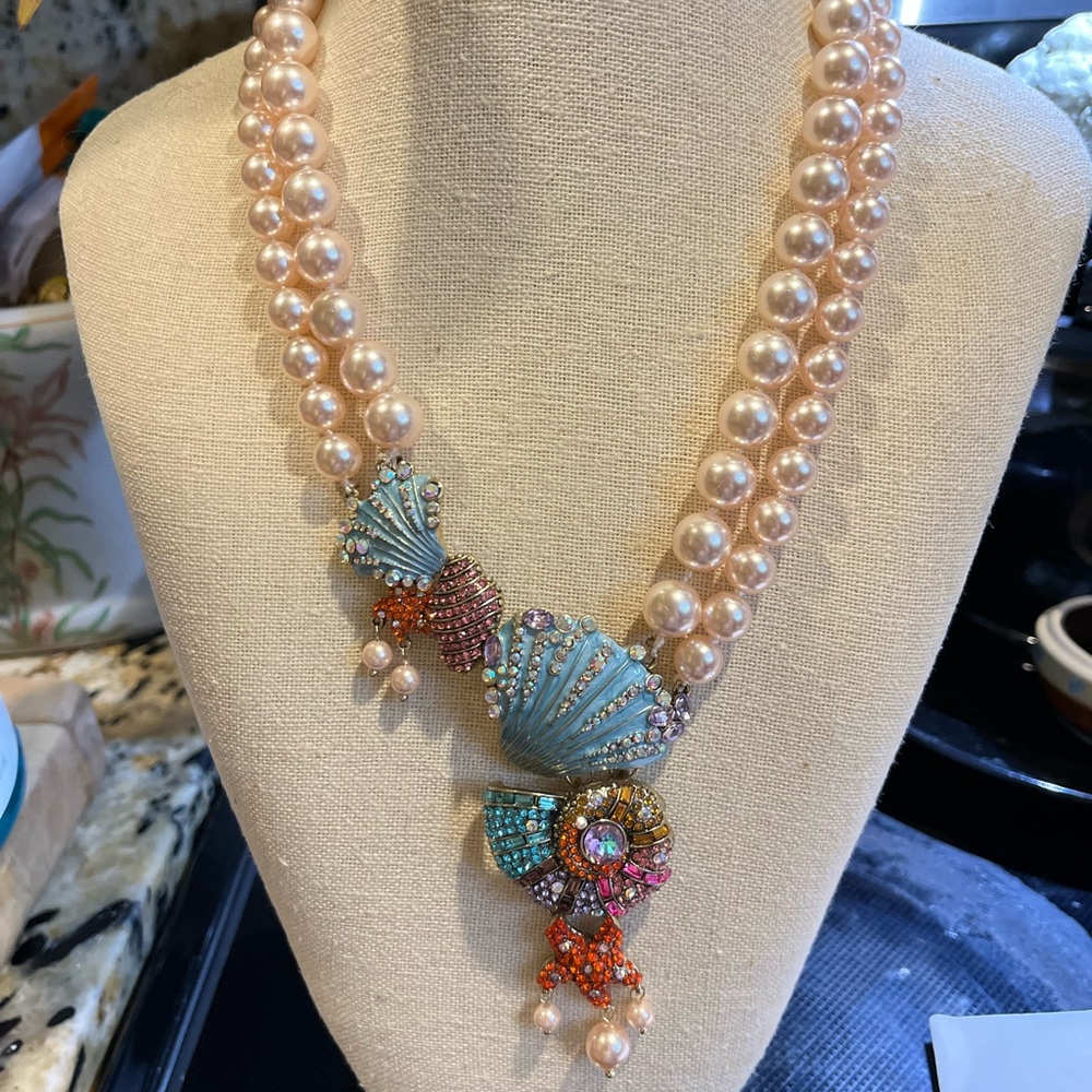 Elegant Pearl and Rhinestone Sea Shells underwater by Dreiew